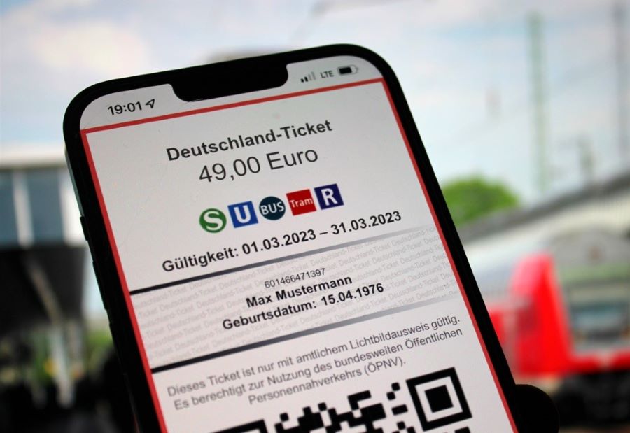 Verbraucherzentralen fordern eine Preisgarantie für das künftige Deutschlandticket