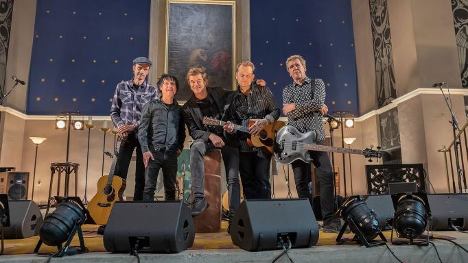 Mehr als 10.000 begeisterten Fans bei Benefizkonzert der Toten Hosen