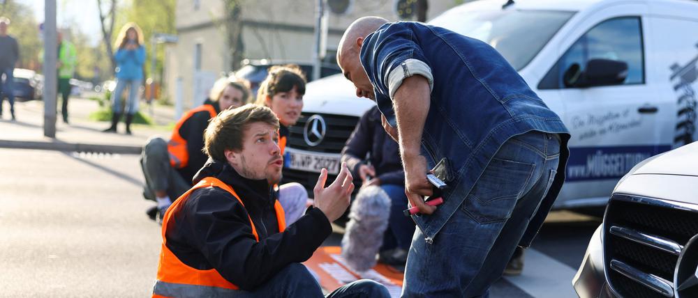 Mehr als 30 Blockaden in Berlin - Staus durch Klimaproteste