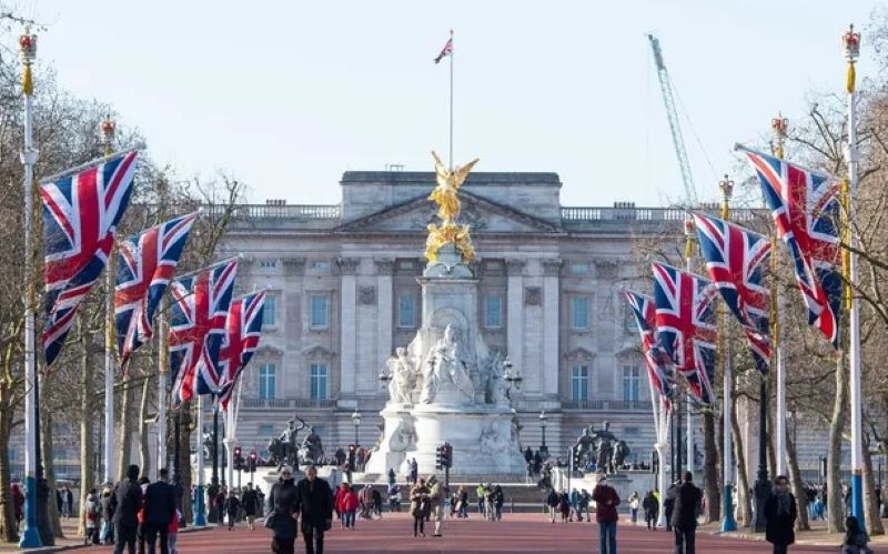 Schockmoment am Buckingham-Palast - Festnahme und eine kontrollierte Explosion