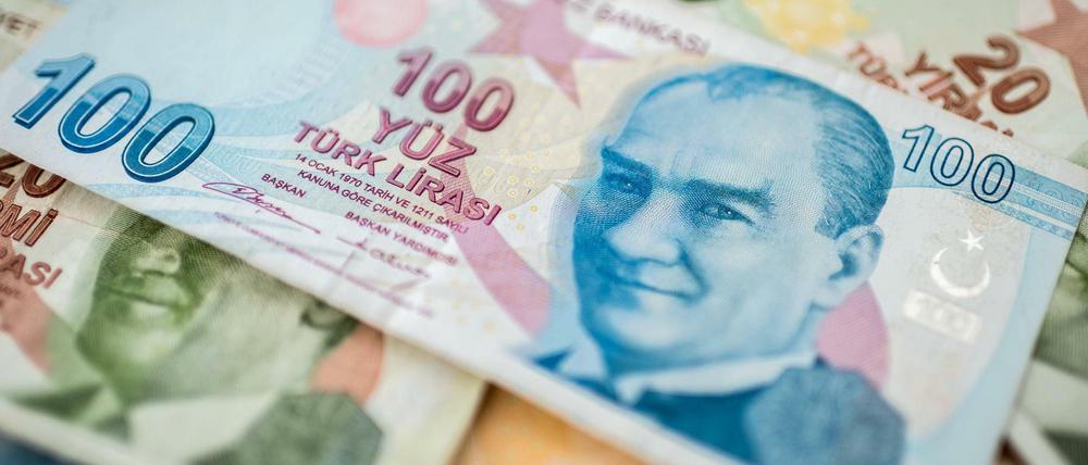Die türkische Lira ist nach dem Wahlsieg des Präsidenten Erdogan auf ein Rekordtief gefallen