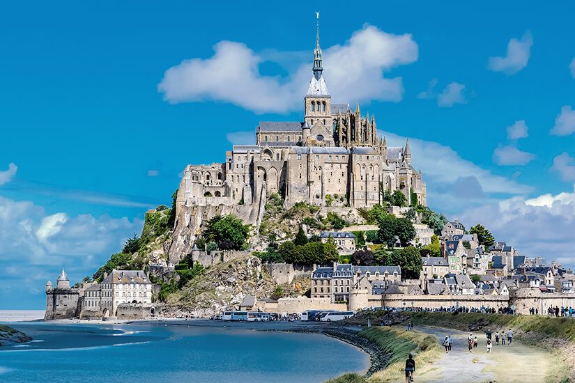 Frankreichs spektakuläre Abtei Mont-Saint-Michel feiert ihren 1000. Geburtstag