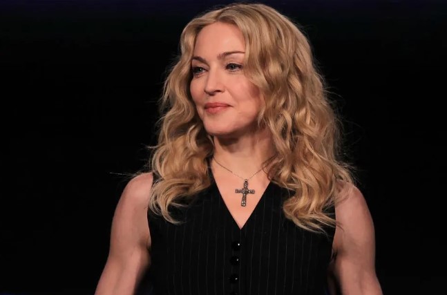 Madonna verschiebt bevorstehende Celebration-Tour wegen "schwerer bakterieller Infektion"