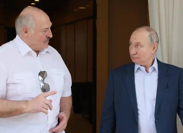 Die Hoffnungen belarussischer Exilanten zerplatzen als Lukaschenko damit prahlt Putin gerettet zu haben