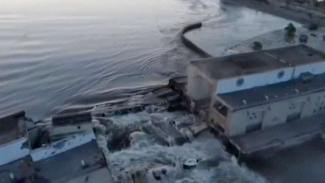 Dammbrüche haben Hunderte von Wasserleitungen in der Ukraine zerstört und tausende sind ohne Trinkwasser