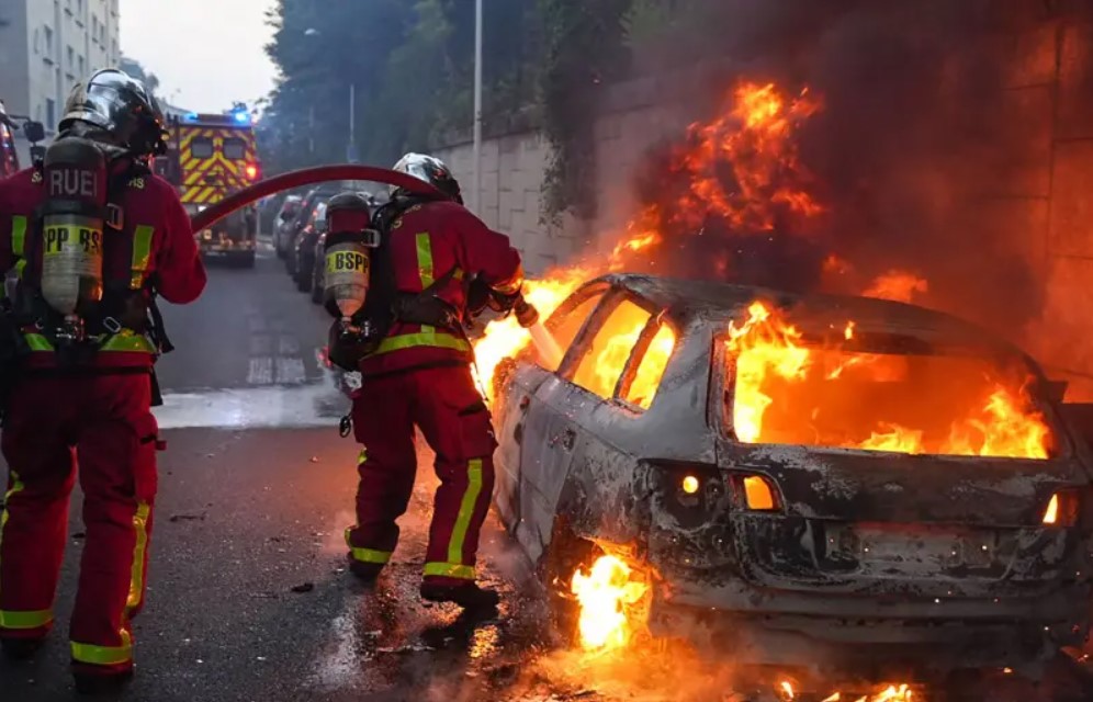 Frankreich: 77 Festnahmen während sich die Proteste wegen des Todes eines Teenagers ausweiten