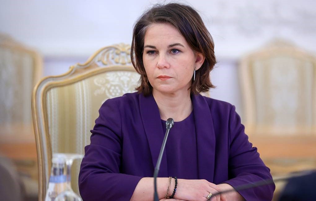 Baerbock besucht nach der Vorstellung der China-Strategie führende Unternehmen der Bank- und Chemiebranche