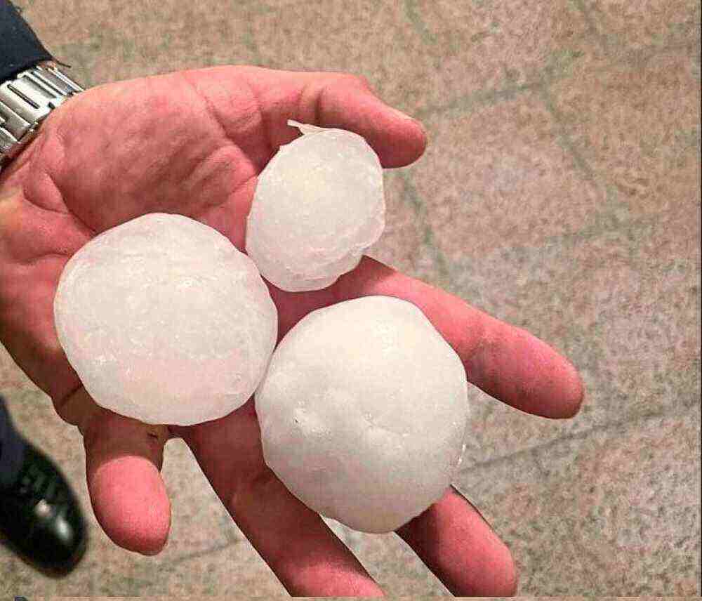 Schwere Unwetter mit Hagelgewittern haben am Samstag den Norden Italiens heimgesucht