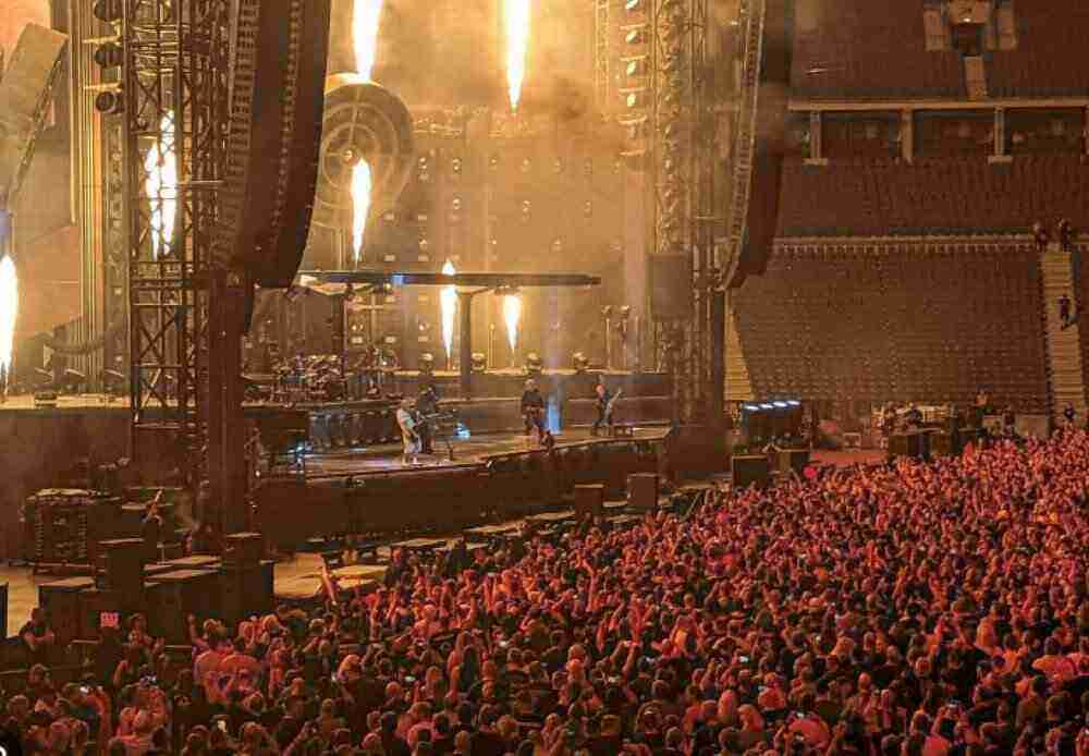 Von ihren Fans begeistert gefeiert worden - Rammstein spielen drittes Konzert in Berlin