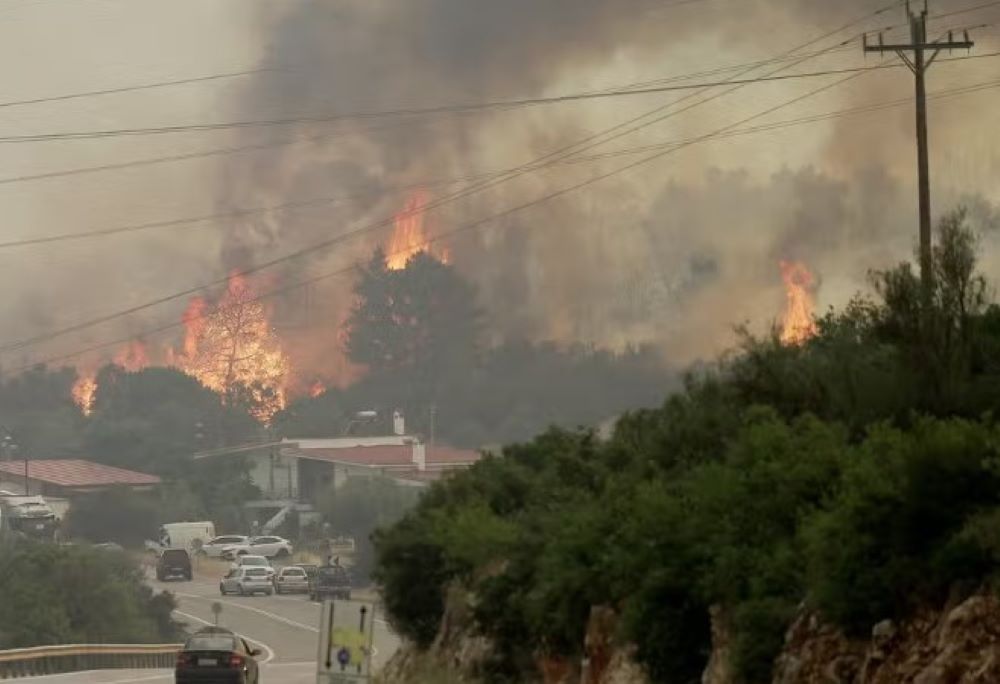 Griechische Feuerwehrbeamte nehmen zwei Personen wegen Brandstiftung fest