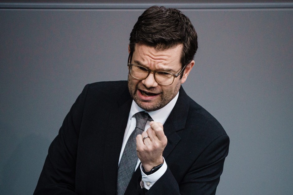 Das Bundeskabinett hat einem Plan zugestimmt Namen und Geschlecht legal zu ändern