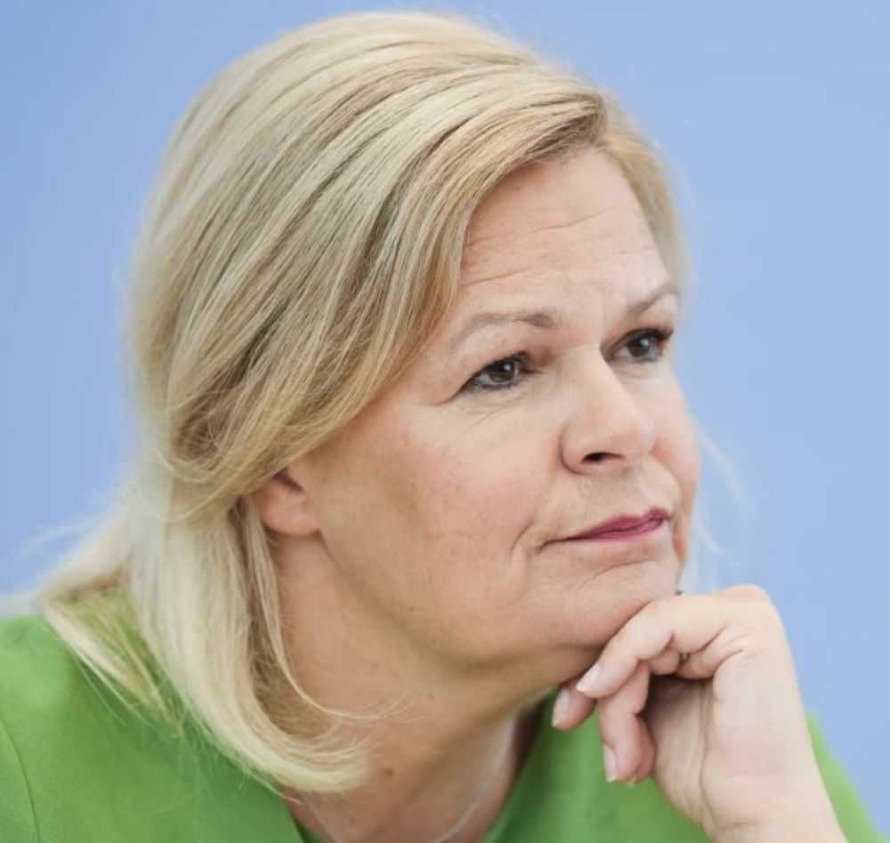 Die Regierung plant eine Lockerung seiner Staatsbürgerschaftsregeln voran zutreiben um Arbeitskräfte anzulocken