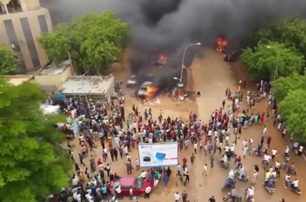 Nach einem Militärputsch im Niger blieb die Lage in der Nacht weiter angespannt