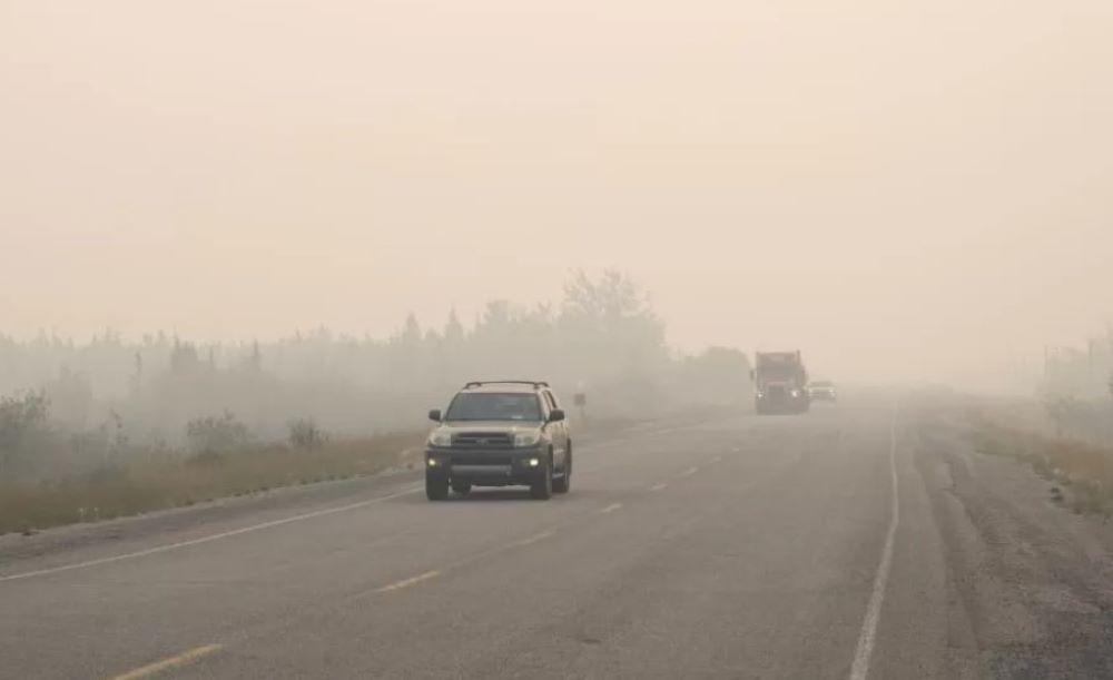 Waldbrand in Yellowknife: Kommunikationsprobleme und Facebook-Nachrichtenverbot erschweren Evakuierungsbemühungen