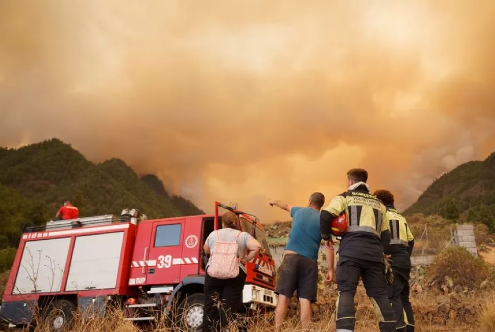 Spanien kämpft gegen einen "außer Kontrolle geratenen" Waldbrand auf Teneriffa