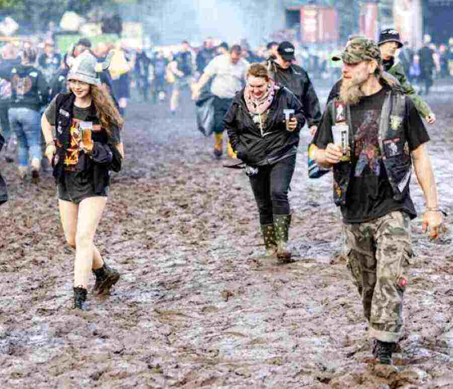 Von Schlamm getroffene deutsche Heavy-Metal-Party reduziert die Besucherzahlen