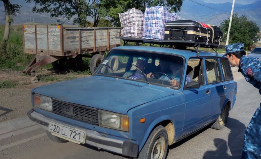 Zehntausende Flüchtlinge fliehen aus Berg-Karabach nach Armenien