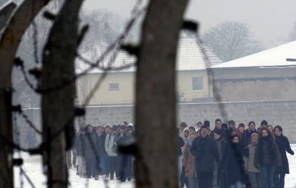 Ehemaliger Wärter im Nazi-Vernichtungslager wegen Beihilfe zum Mord angeklagt