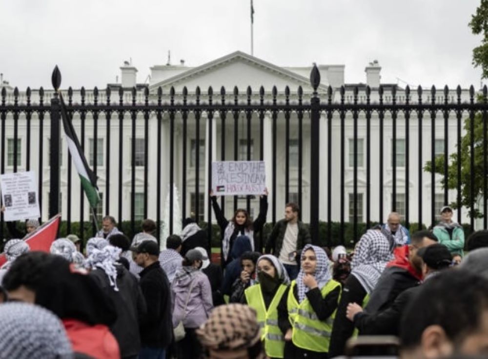 Pro-palästinensische Demonstranten marschieren vor dem Weißen Haus