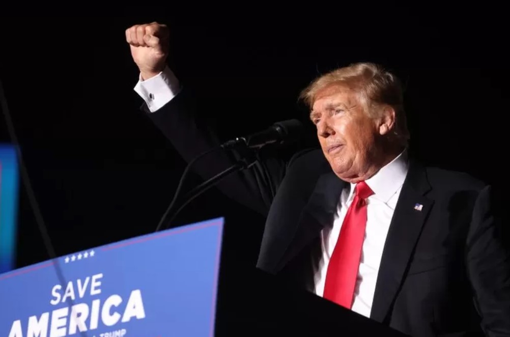 Trump verspricht, das "Reiseverbot" für Muslime bei jüdischen Versammlungen wieder einzuführen