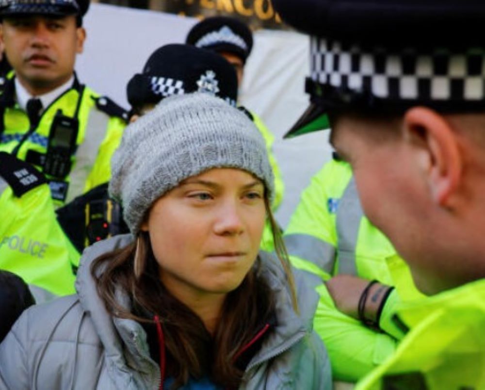 Greta Thunberg wird nach Londoner Ölprotest wegen Ordnungswidrigkeit angeklagt