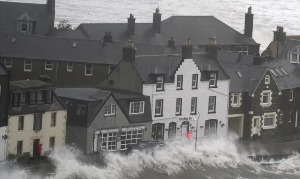 Sturm "Babet" in Schottland: Frau stirbt bei schweren Unwettern