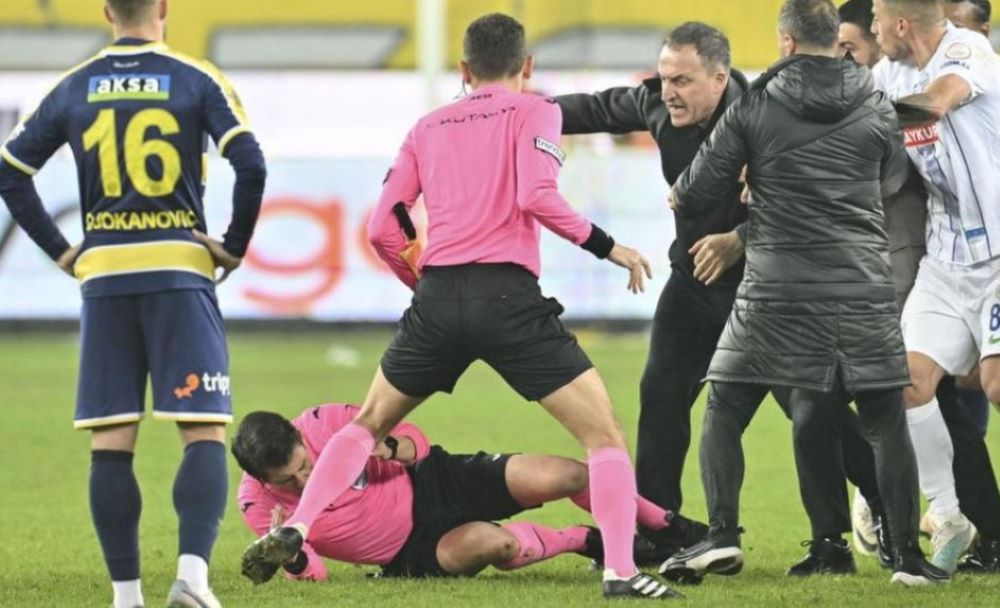 Fussball: Angriffe auf Schiedsrichter könnten den Fußball töten