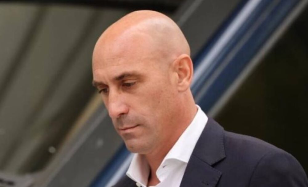 Rubiales muss sich wegen des Kusses einer Spielerin bei der Frauen-Weltmeisterschaft vor Gericht verantworten