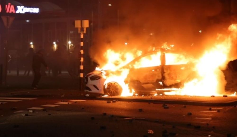 Bei einem Treffen von Eritreern in Den Haag ist es am Samstagabend zu schweren Ausschreitungen gekommen