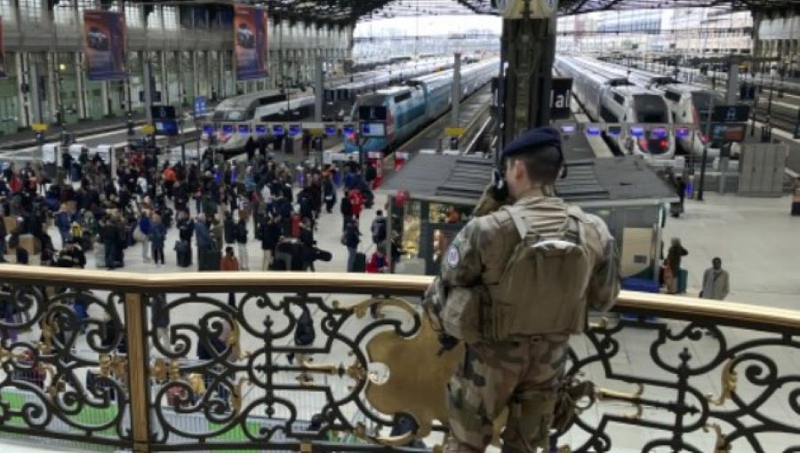 Drei Verletzte bei Messerangriff am Pariser Bahnhof - Ein Verdächtiger wurde festgenommen