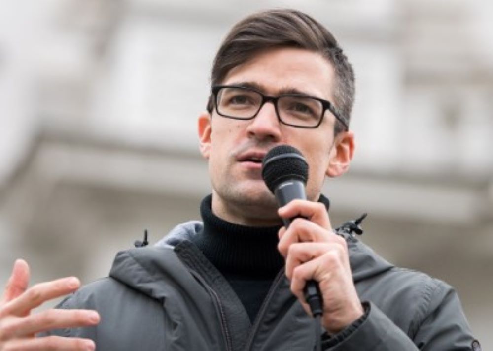 Der rechts-extreme Martin Sellner wehrt sich gegen das bundesweite Einreiseverbot