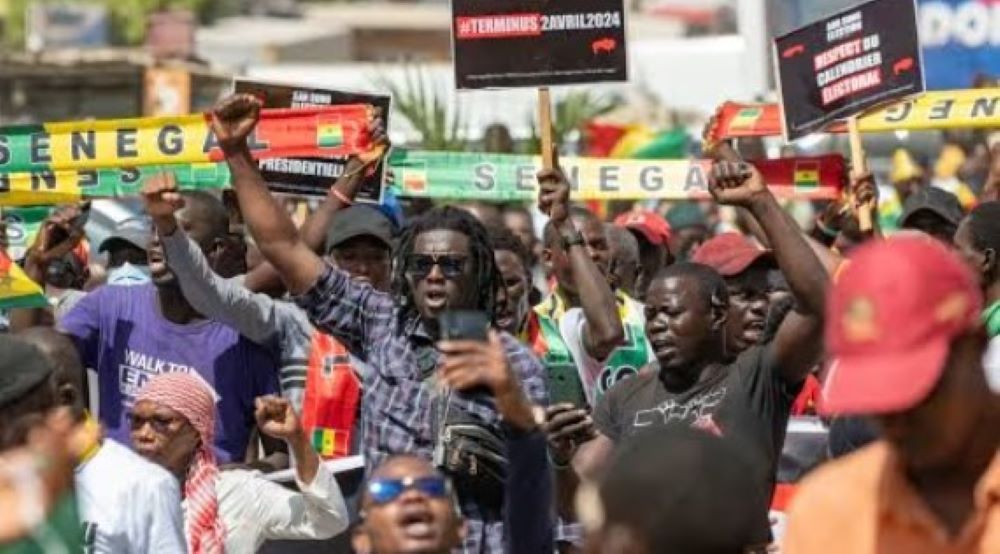 Senegal geht zu den Wahlen, die von tödlichen Protesten überschattet werden