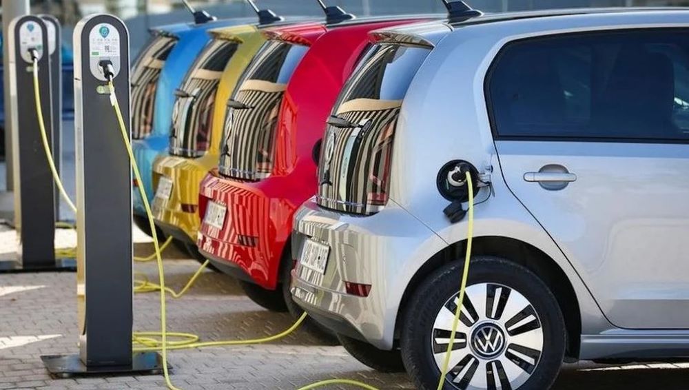 Der Absatz von Elektro- und Hybridautos soll im Jahr 2024 auf einen neuen globalen Rekord steigen