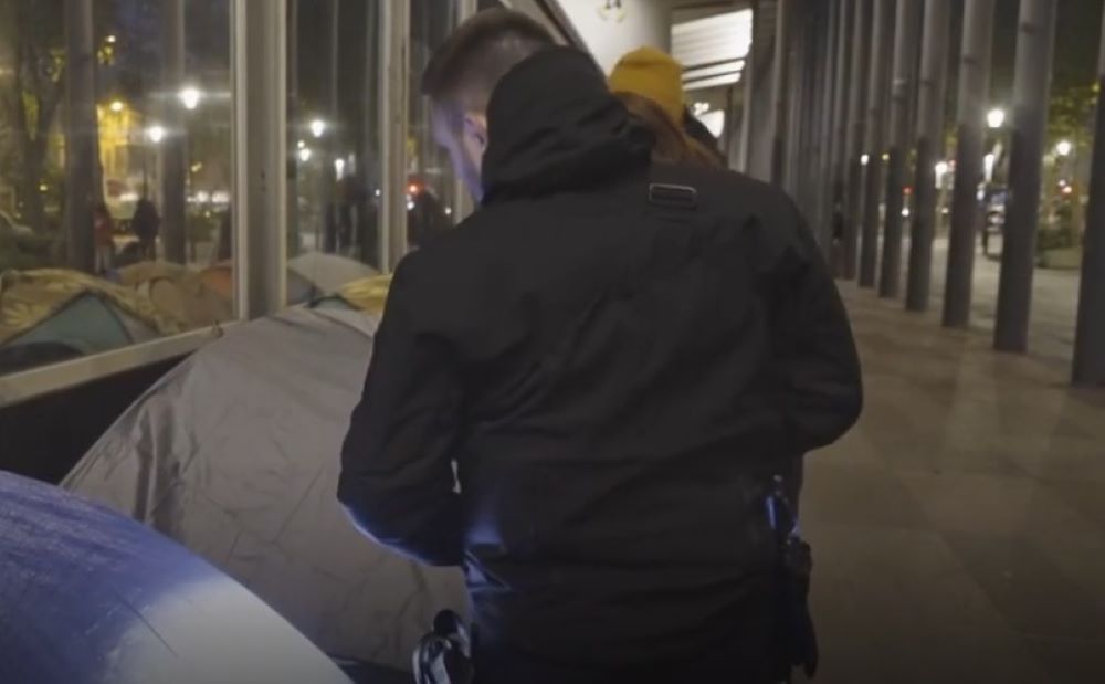 Die Polizei räumt ein Flüchtlingslager im Zentrum von Paris