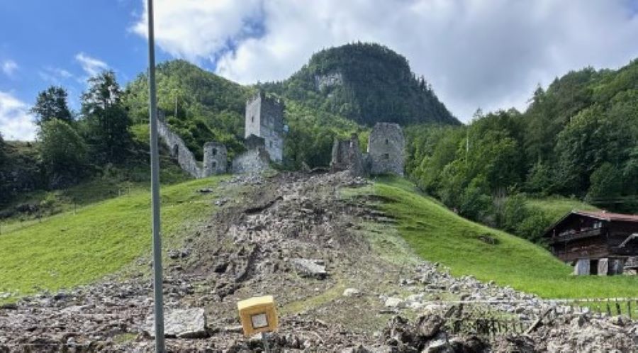 Teile der Burg Falkenstein in Oberbayern abgestürzt: Hochwasserlage in Rosenheim kritisch