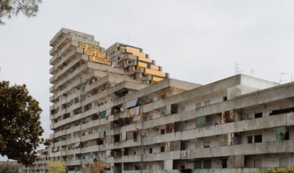 Drama in Scampia: Riesiger Balkon-Einsturz reißt zwei Menschen in den Tod